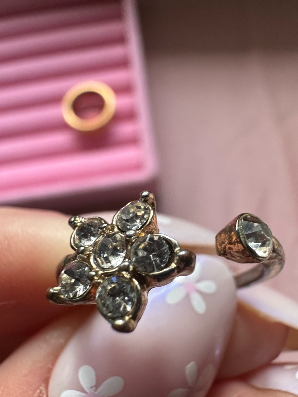Express • Y2K Carved Rose Floral Ring Set - Picture 6 of 13